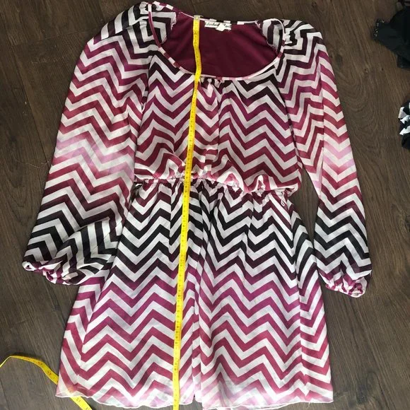 Accidentally In Love  Juniors Medium - Picture 6 of 7